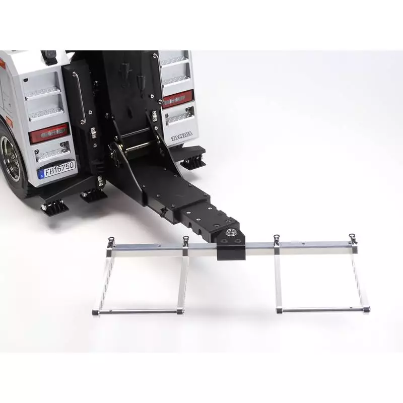 Camion Tamiya 47528 Volvo FH16 750 Dépanneuse 8x4 peinte en Aluminium Brillant TS-17