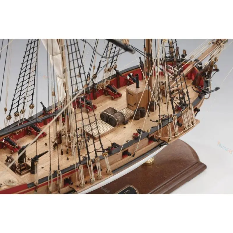 Maquette en bois du HMS Badger 1/64 de Victory Models - AMATI 1300/07