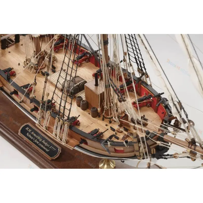 Maquette en bois du HMS Badger 1/64 de Victory Models - AMATI 1300/07