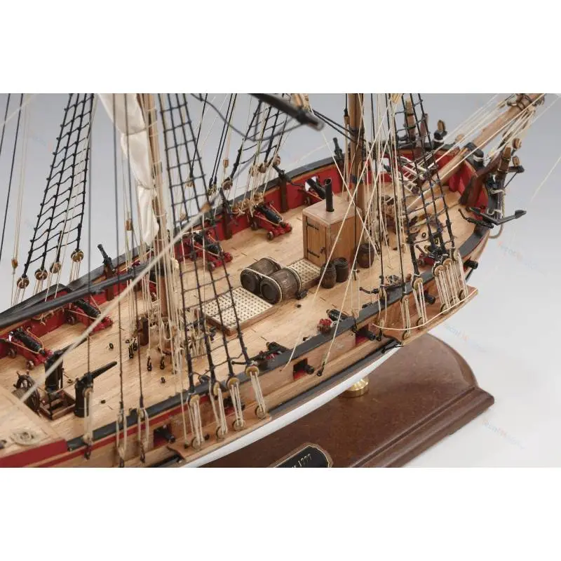 Maquette en bois du HMS Badger 1/64 de Victory Models - AMATI 1300/07