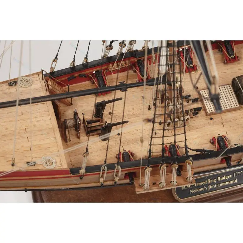 Maquette en bois du HMS Badger 1/64 de Victory Models - AMATI 1300/07