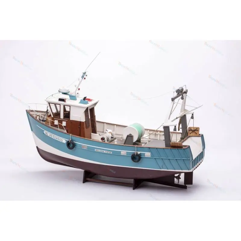 Kit à construire en bois du chalutier radiocommandé "Boulognes-Etaples" au  1/20. Billing-Boats BB534