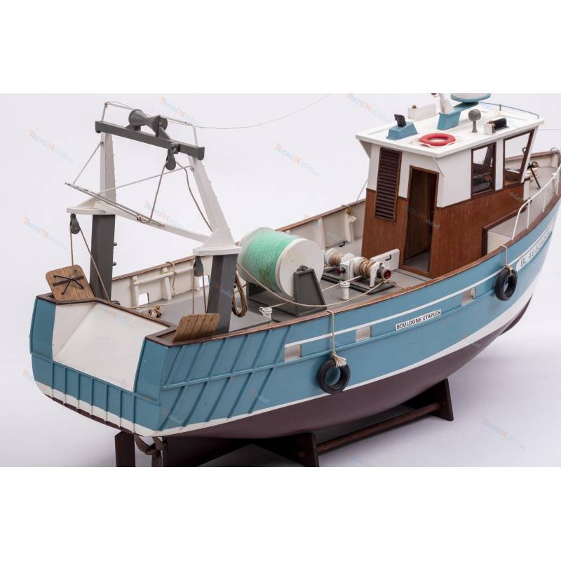 "Boulognes Etaples" wooden radio-controlled Kit Trawler at 1/20 scale - Billing-Boats BB534