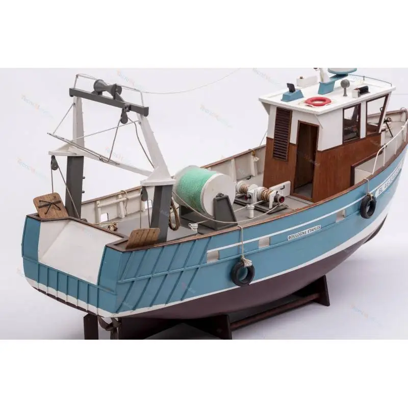 Kit à construire en bois du chalutier radiocommandé "Boulognes-Etaples" au  1/20. Billing-Boats BB534