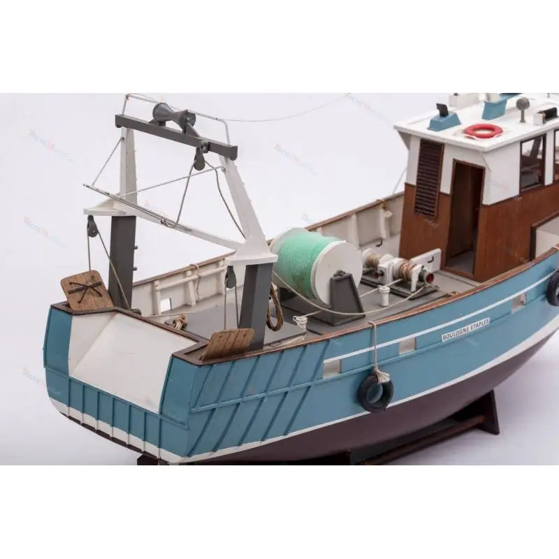 Kit à construire en bois du chalutier radiocommandé "Boulognes-Etaples" au  1/20. Billing-Boats BB534