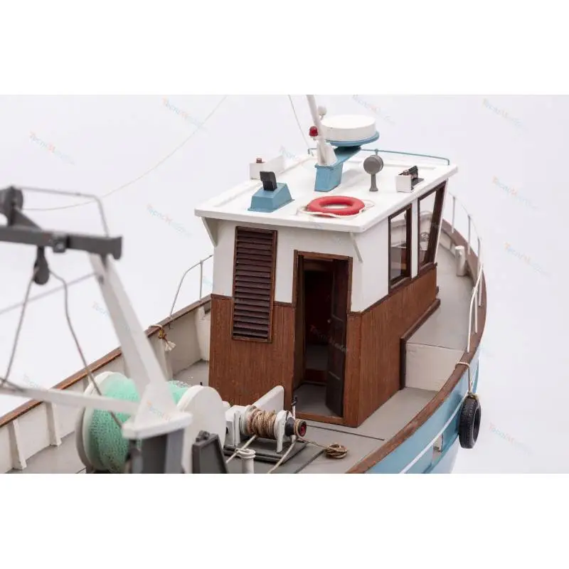 Kit à construire en bois du chalutier radiocommandé "Boulognes-Etaples" au  1/20. Billing-Boats BB534
