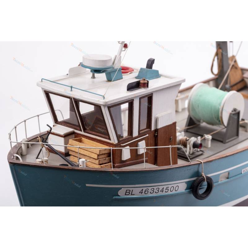 "Boulognes Etaples" wooden radio-controlled Kit Trawler at 1/20 scale - Billing-Boats BB534