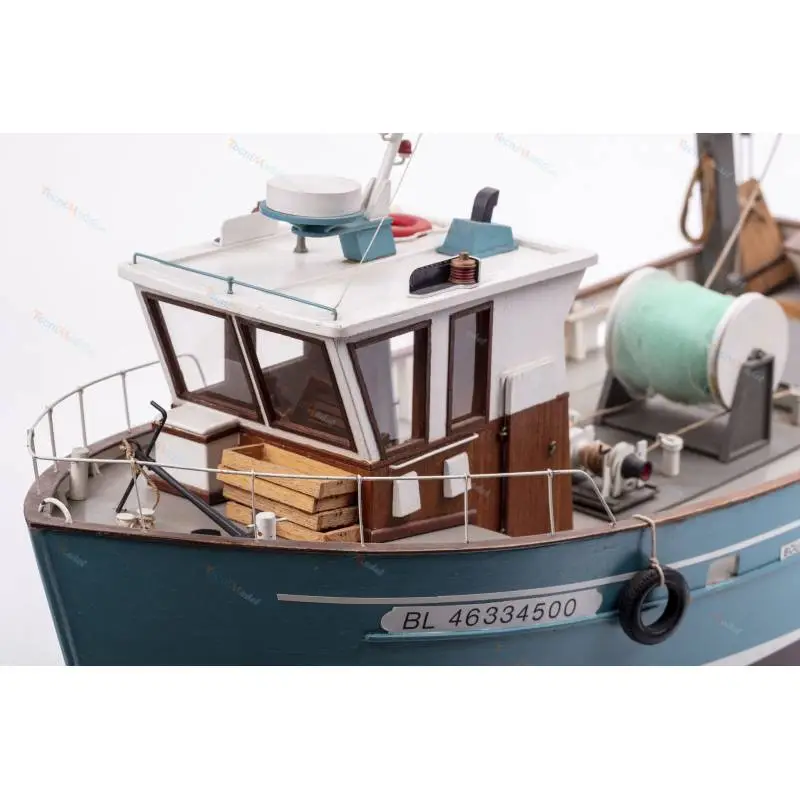 Kit à construire en bois du chalutier radiocommandé "Boulognes-Etaples" au  1/20. Billing-Boats BB534