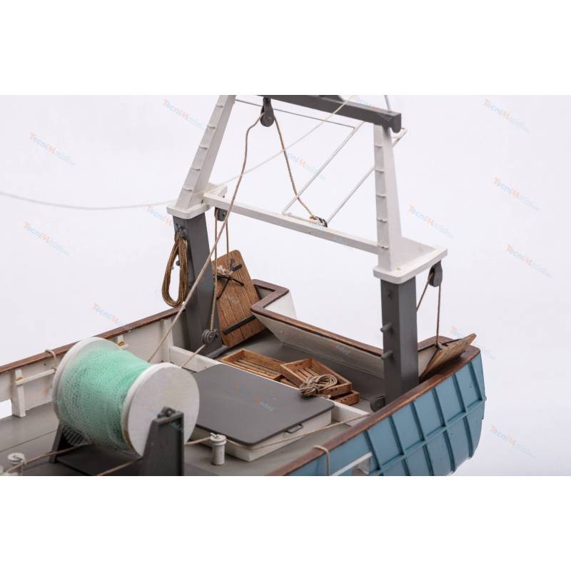 "Boulognes Etaples" wooden radio-controlled Kit Trawler at 1/20 scale - Billing-Boats BB534
