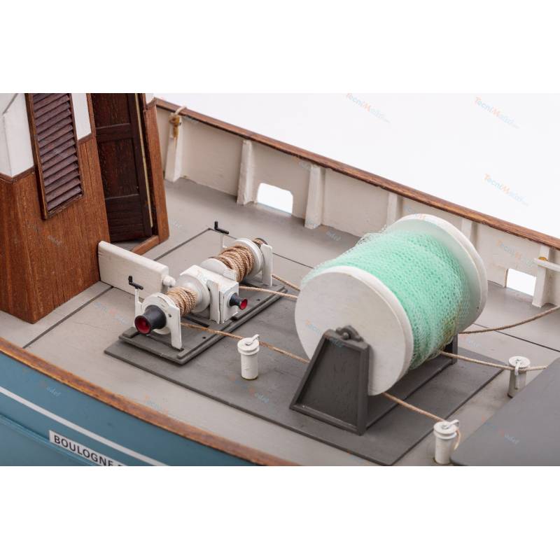 "Boulognes Etaples" wooden radio-controlled Kit Trawler at 1/20 scale - Billing-Boats BB534
