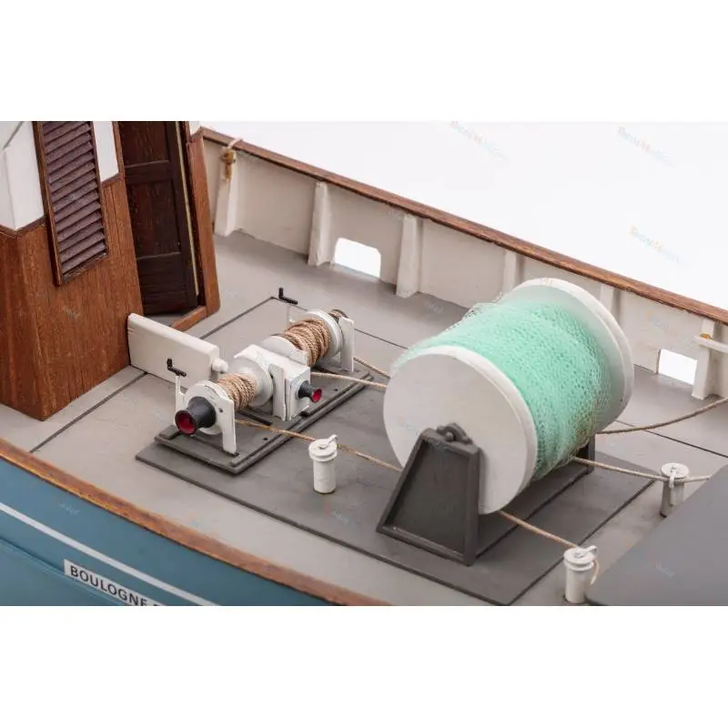 Kit à construire en bois du chalutier radiocommandé "Boulognes-Etaples" au  1/20. Billing-Boats BB534