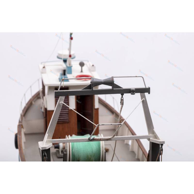 "Boulognes Etaples" wooden radio-controlled Kit Trawler at 1/20 scale - Billing-Boats BB534