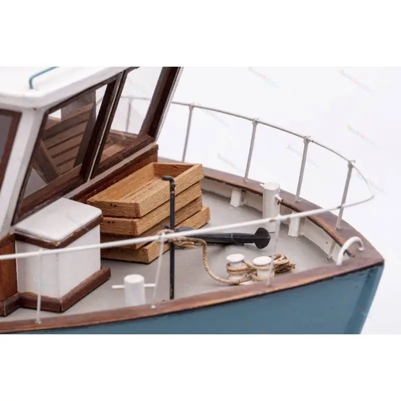 Kit à construire en bois du chalutier radiocommandé "Boulognes-Etaples" au  1/20. Billing-Boats BB534