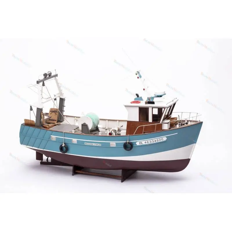 Kit à construire en bois du chalutier radiocommandé "Boulognes-Etaples" au  1/20. Billing-Boats BB534