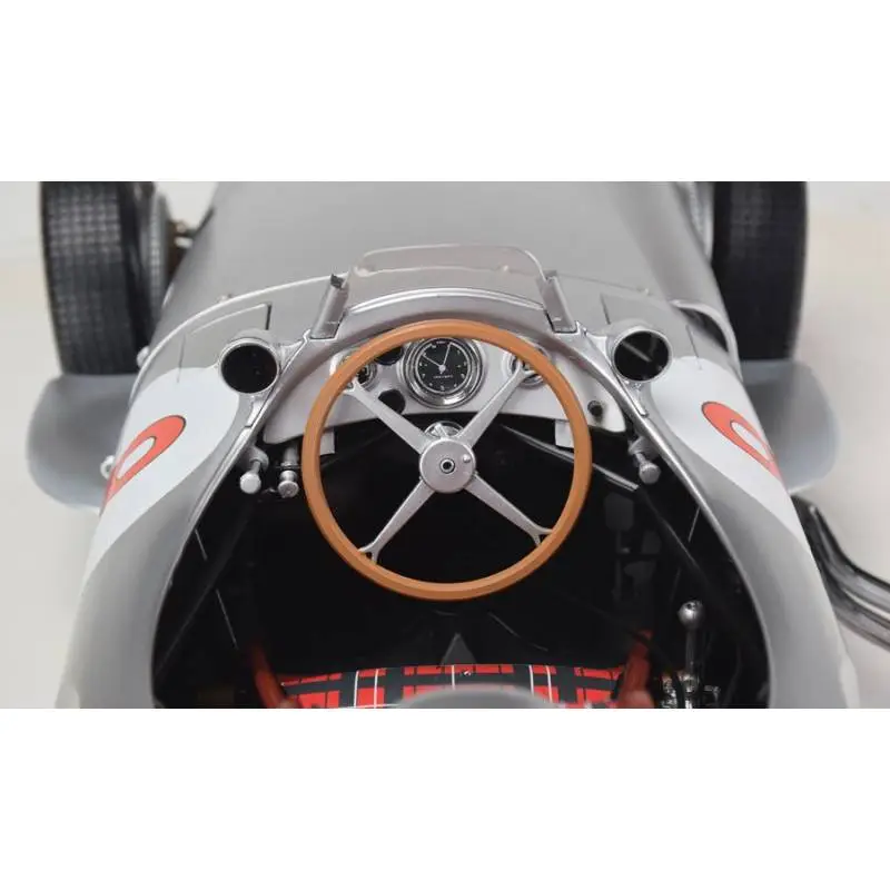 Maquette Mercedes-Benz W196R N°8 Fangio 1/8 - IXO Collections