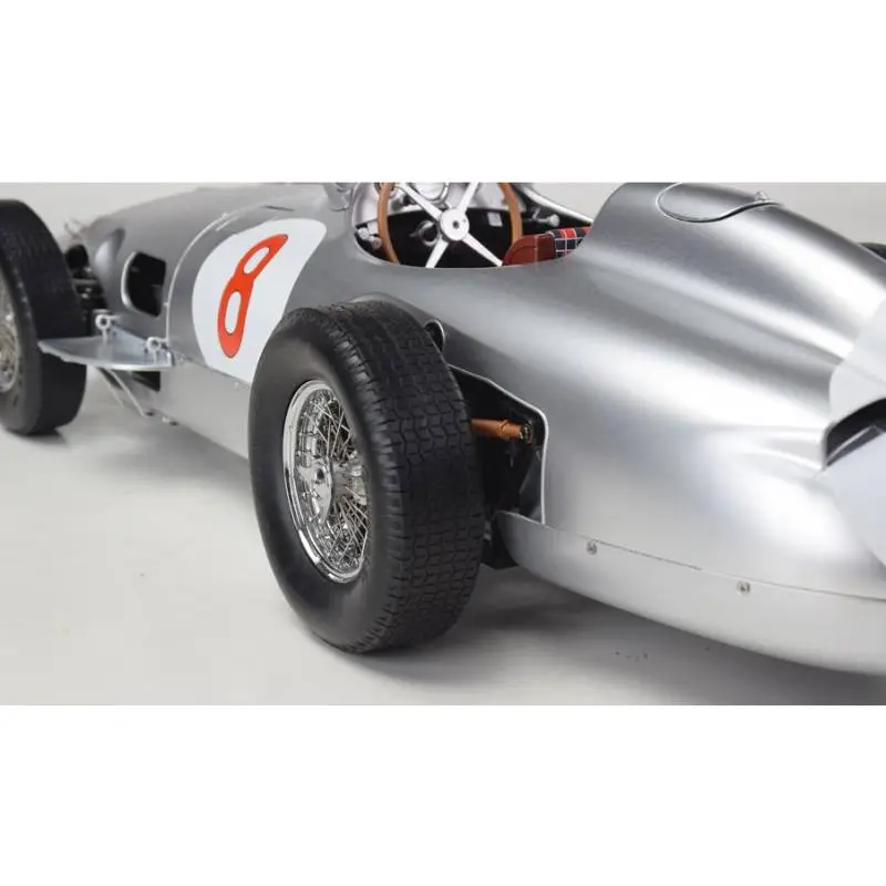 Maquette Mercedes-Benz W196R N°8 Fangio 1/8 - IXO Collections
