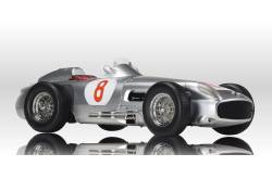 Mercedes-Benz W196R n°8 Fangio 1/8 Model Kit - IXO Collections