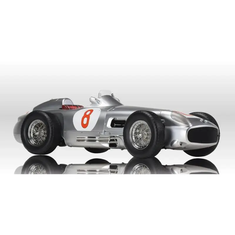 Maquette Mercedes-Benz W196R N°8 Fangio 1/8 - IXO Collections