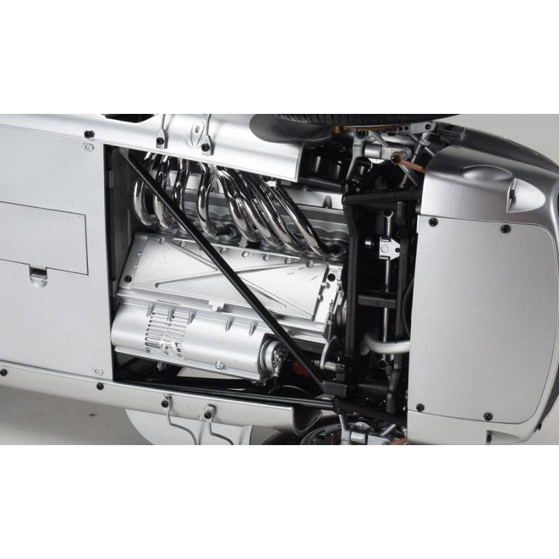 Mercedes-Benz W196 R No. 12 Stirling Moss Model Kit 1:8 - Motor bottom View - IXO Collections Full Kit - TecniModel