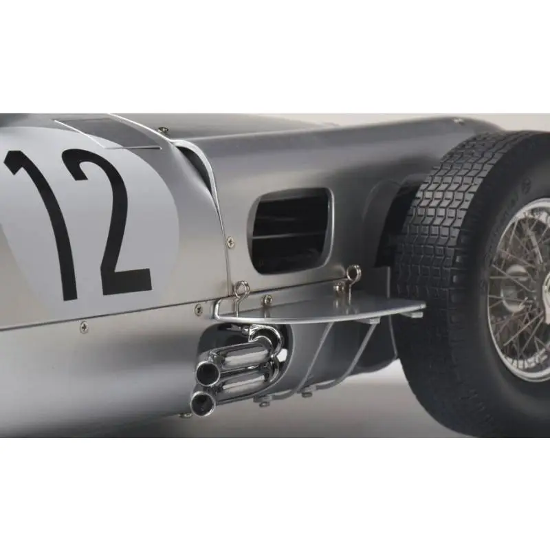 Maquette Mercedes-Benz W196 R N°12 Stirling Moss 1/8 - vue avant droit - Full Kit IXO Collections - TecniModel