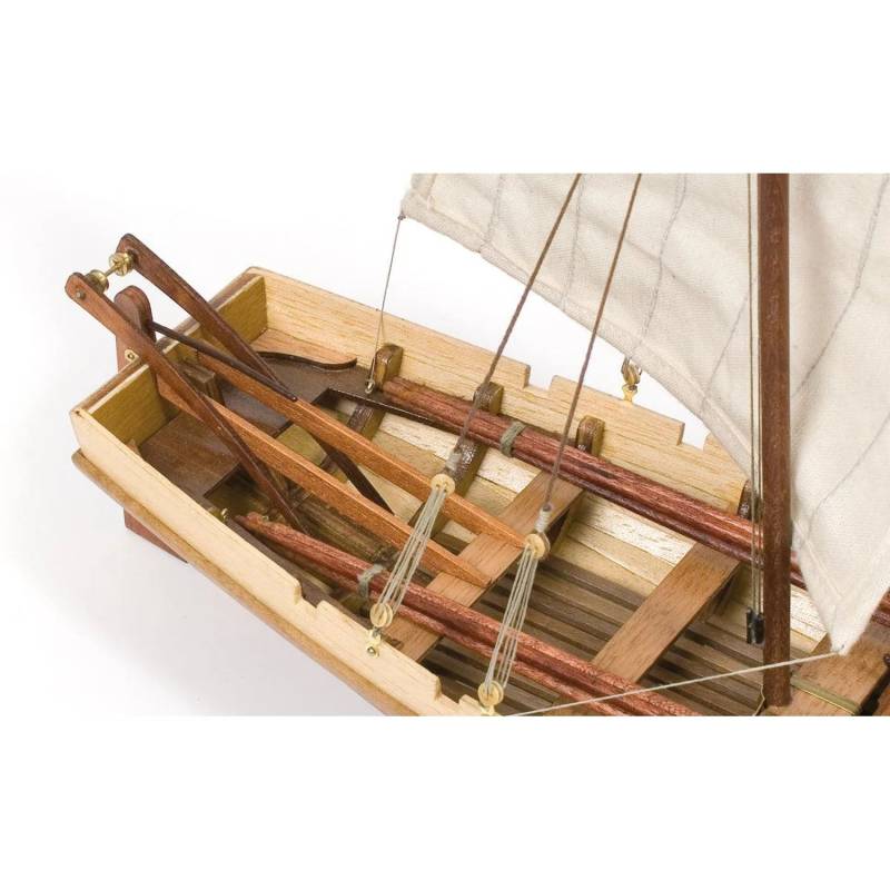 Maquette de la chaloupe du Bounty – 1/24 - Vue intérieur arrière par devant - OCCRE 52003 - TecniModel